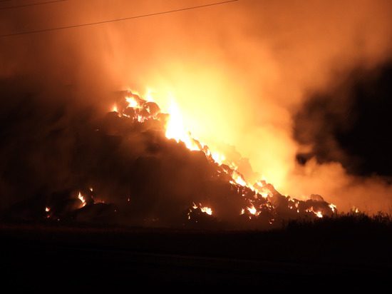 Fire Destroys 2000 Straw Bales Near Glenboro